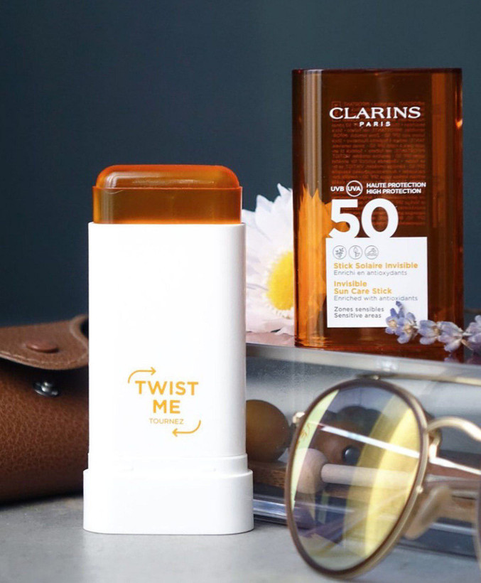 کرم ضد آفتاب استیکی کلارنس بی رنگ CLARINS SPF50 حجم 17 گرم